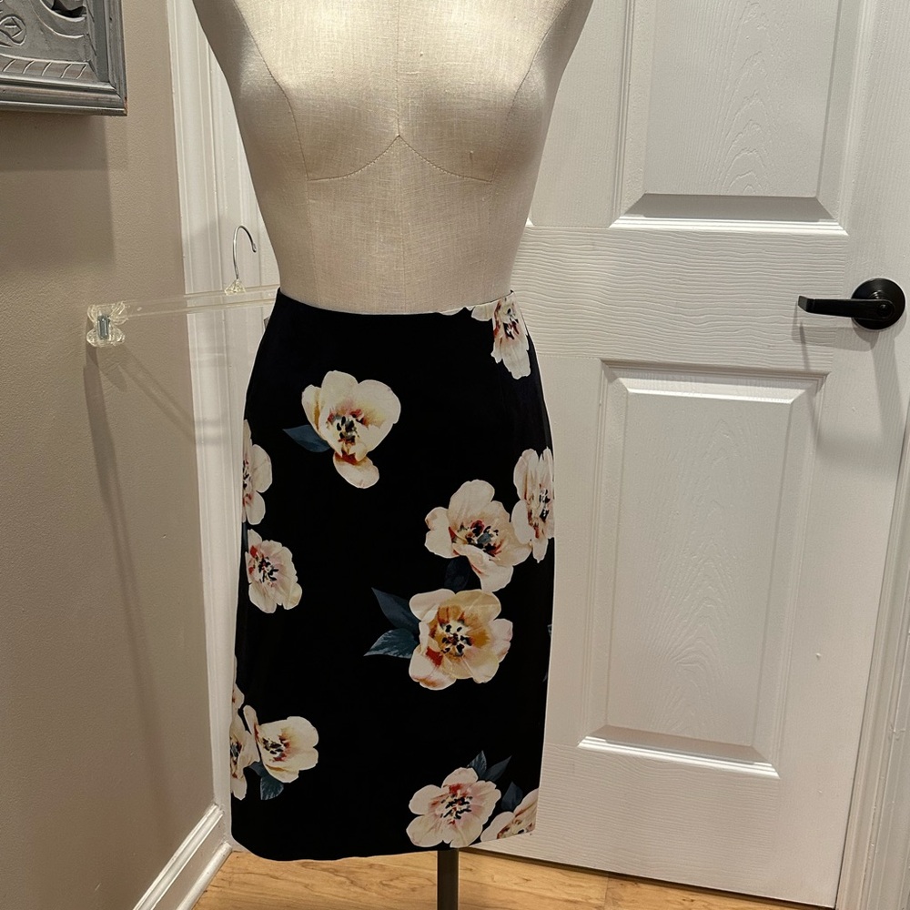 NWT Lord & Taylor Woman floral skirt. 16W